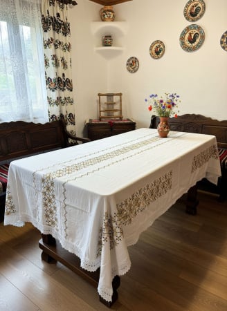 Fata de masa traditionala Isabela 2 [1]