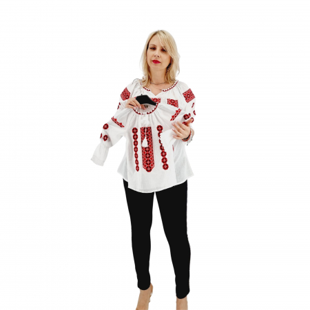 Ie traditionala fetite Luminita [1]