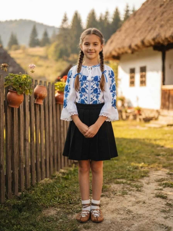 Ie traditionala fetite Alexandra 18 [1]