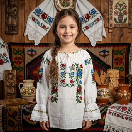 Fete - Ie traditionala fetite Cezara 7