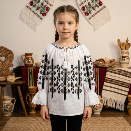 Fete - Ie traditionala fetite Otilia