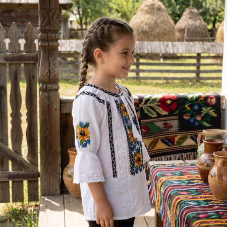 Ie traditionala fetite Madlen [1]