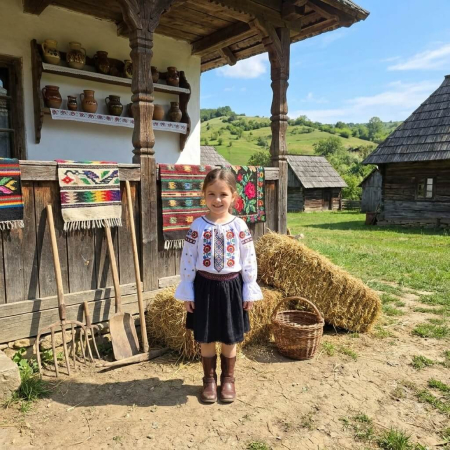 Ii Fete - Ie traditionala fetite Isadora