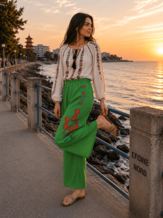 Pantaloni - Pantaloni de vara cu broderie verzi