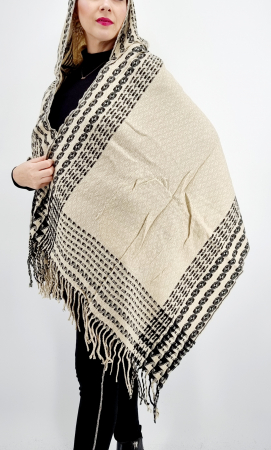 Poncho dama cu gluga crem 2 [1]