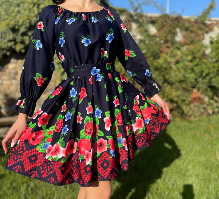 Елегантни рокли - Rochie cu motive florale eleganta Adel