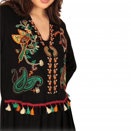 Rochie de damă cu ciucuri brodate din țesătură de viscoză - negru [2]