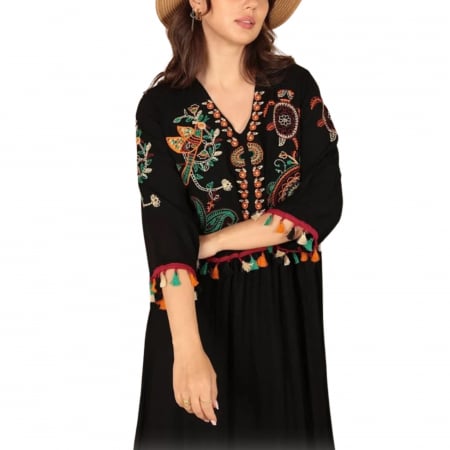 Rochii traditionale - Rochie de damă cu ciucuri brodate din țesătură de viscoză - negru