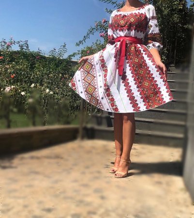 Елегантни рокли - Rochie Traditionala Laura 5