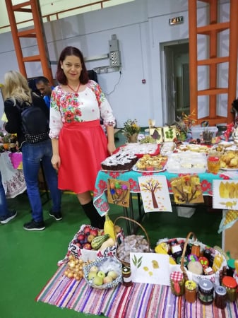 Rochie Traditionala stilizata cu maci 9 [5]