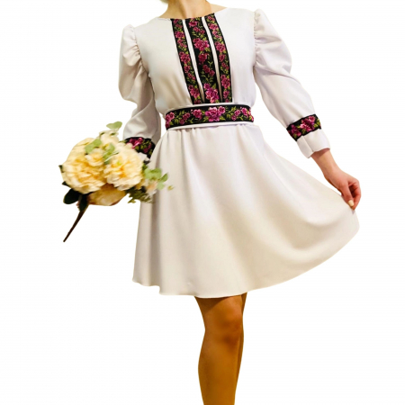 Rochii Elegante - Rochie Traditionala Trandafira