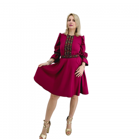 Елегантни рокли - Rochie Traditionala Trandafira