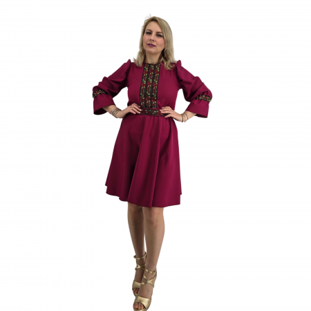 Rochie Traditionala Trandafira [3]