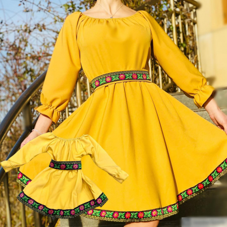 Рокли за момичета - Rochita stilizata cu motive traditionale Andreea 3