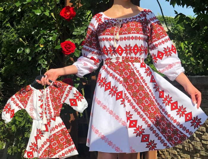 Fete - Rochita stilizata cu motive traditionale Laura 21