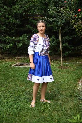 Rochita stilizata cu motive traditionale Laura 6 [6]