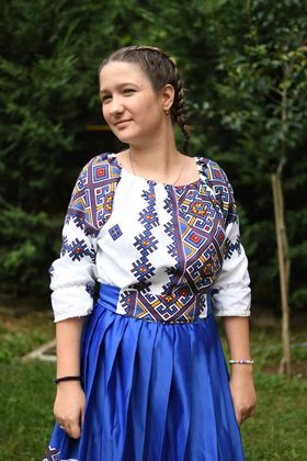 Rochita stilizata cu motive traditionale Laura 6 [5]