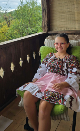 Рокли за момичета - Rochita stilizata cu motive traditionale Laura 8