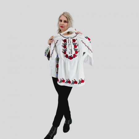 Rochita Traditionala cu broderie Raisa 3 [1]