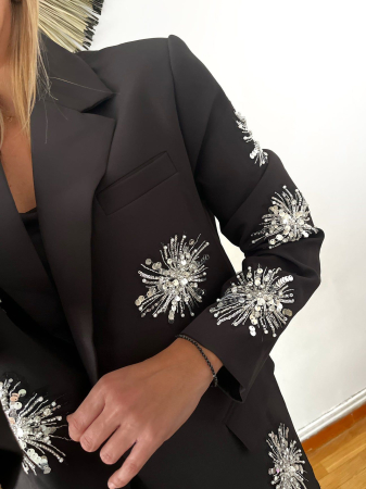 Sacou negru elegant cu aplicatii stralucitoare [2]
