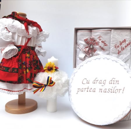 Кръщене - Комплект за кръщене Аделина – 4 артикула: костюмче, свещ, аксесоари и бродирана сандучка