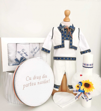 Set botez - Set Botez Traditional Adi 6 – 4 piese / costumas, lumanare, cufar brodat, trusou botez Traditional