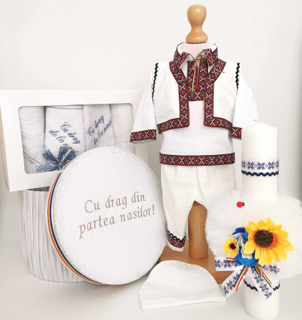 Set botez - Set Botez Traditional Adi 11 – 4 piese / costumas, lumanare, cufar brodat, trusou botez Traditional