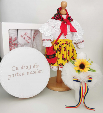 Set botez - Set Botez Traditional – Costum Traditional Fetite Floral 3 – 4 piese / costumas , lumanare, trusou si cufar