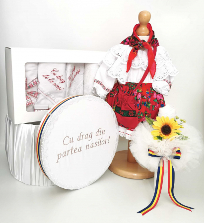 Set botez - Set Botez Traditional – Costum Traditional Fetite Floral – 4 piese / costumas , lumanare, trusou si cufar