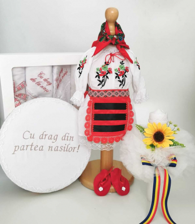 Set botez - Set Botez Traditional Muna 6 - 4 piese / costumas, lumanare, trusou si cufar