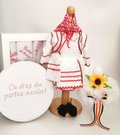 Set botez - Set Botez Traditional Muna 8 - 4 piese / costumas, lumanare, trusou si cufar