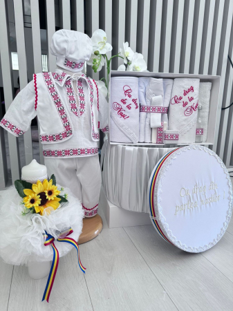 Set Botez Traditional Raul 34 – 4 piese / costumas, lumanare, cufar brodat, trusou brodat [2]