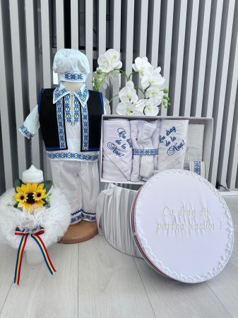 Set botez - Set Botez Traditional Raul 35 – 4 piese / costumas, lumanare, cufar brodat, trusou brodat