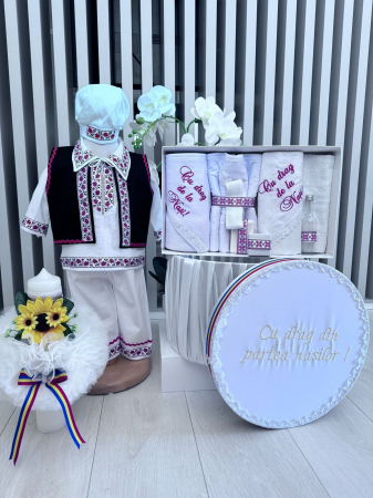 Set botez - Set Botez Traditional Raul 37 – 4 piese / costumas, lumanare, cufar brodat, trusou brodat