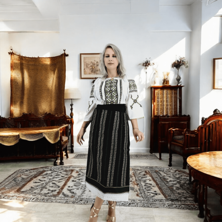 Costume populare - Set traditional format din catrinta , brau si ie - Hera 3