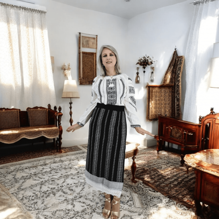 Costume populare - Set traditional format din catrinta , brau si ie - Hera 4