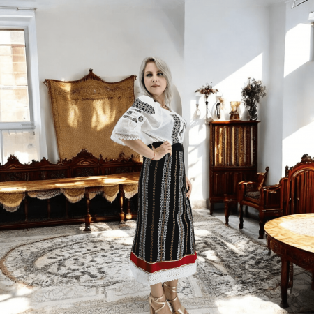 Set traditional format din catrinta , brau si ie - Hera 4 [2]