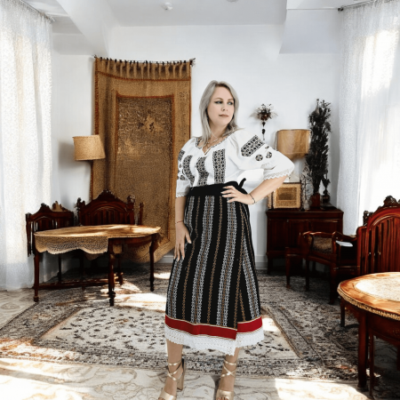 Set traditional format din catrinta , brau si ie - Hera 4 [3]