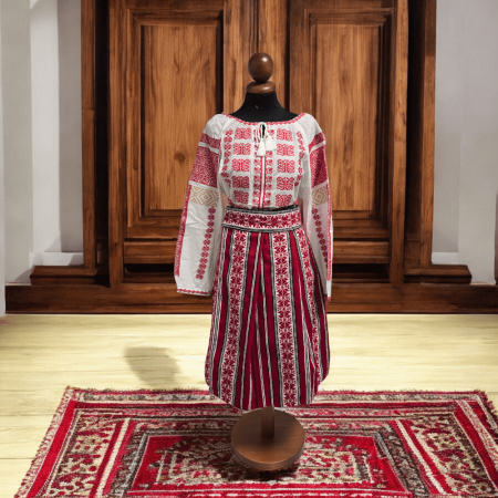 Costum Traditional Dama - Rodica [10]