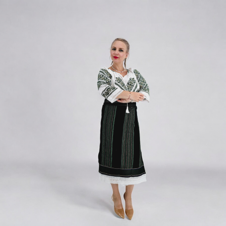 Set traditional format din catrinta si brau Ariel [2]