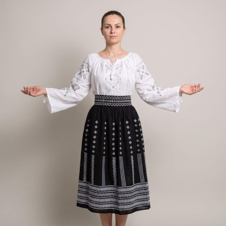 Costume populare - Set traditional format din ie si fusta 105