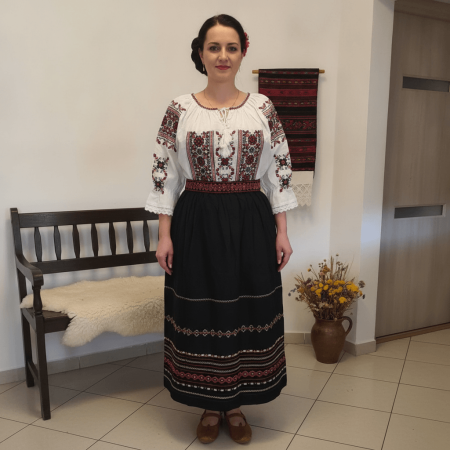 Pachete Traditionale - Set traditional format din ie si fusta 222