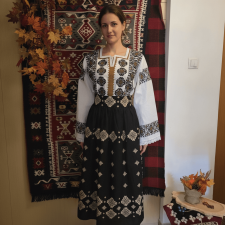 Set traditional format din ie si fusta 223 [1]