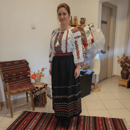 Pachete Traditionale - Set traditional format din ie si fusta 231