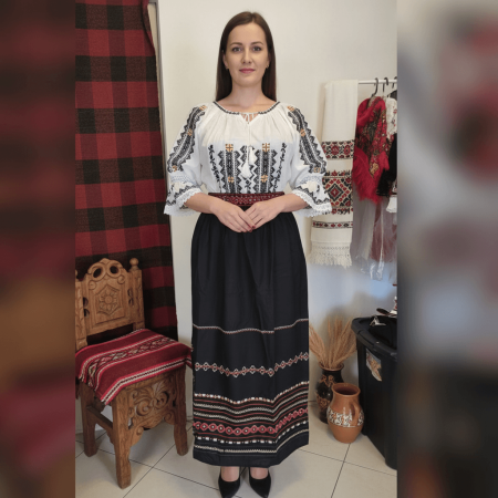 Pachete Traditionale - Set traditional format din ie si fusta 232
