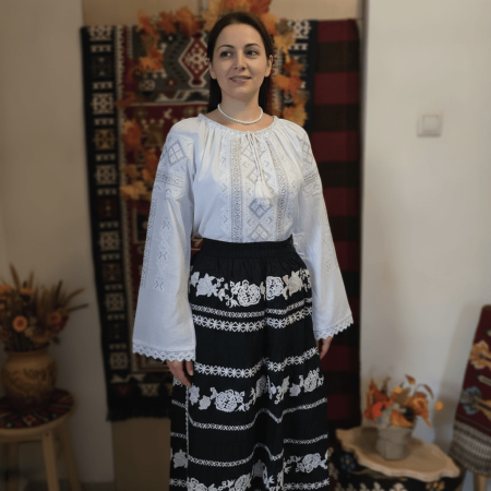 Set traditional format din ie si fusta 239 [1]