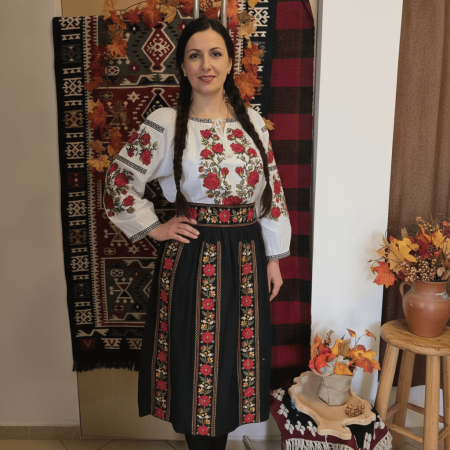 Pachete Traditionale - Set traditional format din ie si fusta 246