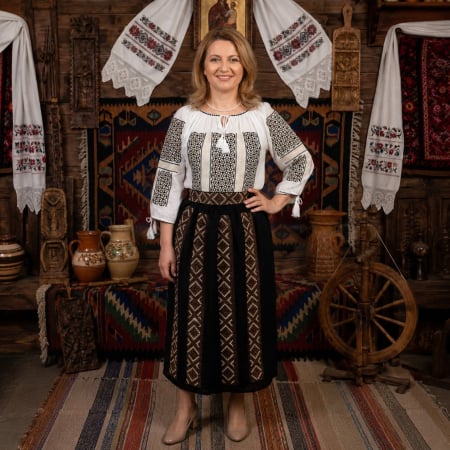Costume populare - Set traditional format din ie si fusta 37