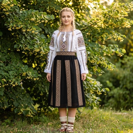 Costume populare - Set traditional format din ie si fusta 62