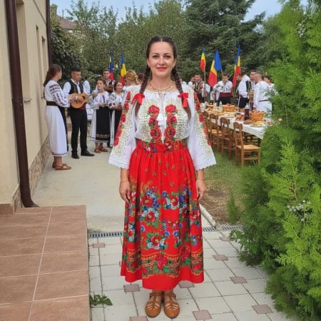 Costume populare - Set traditional format din ie si fusta 68